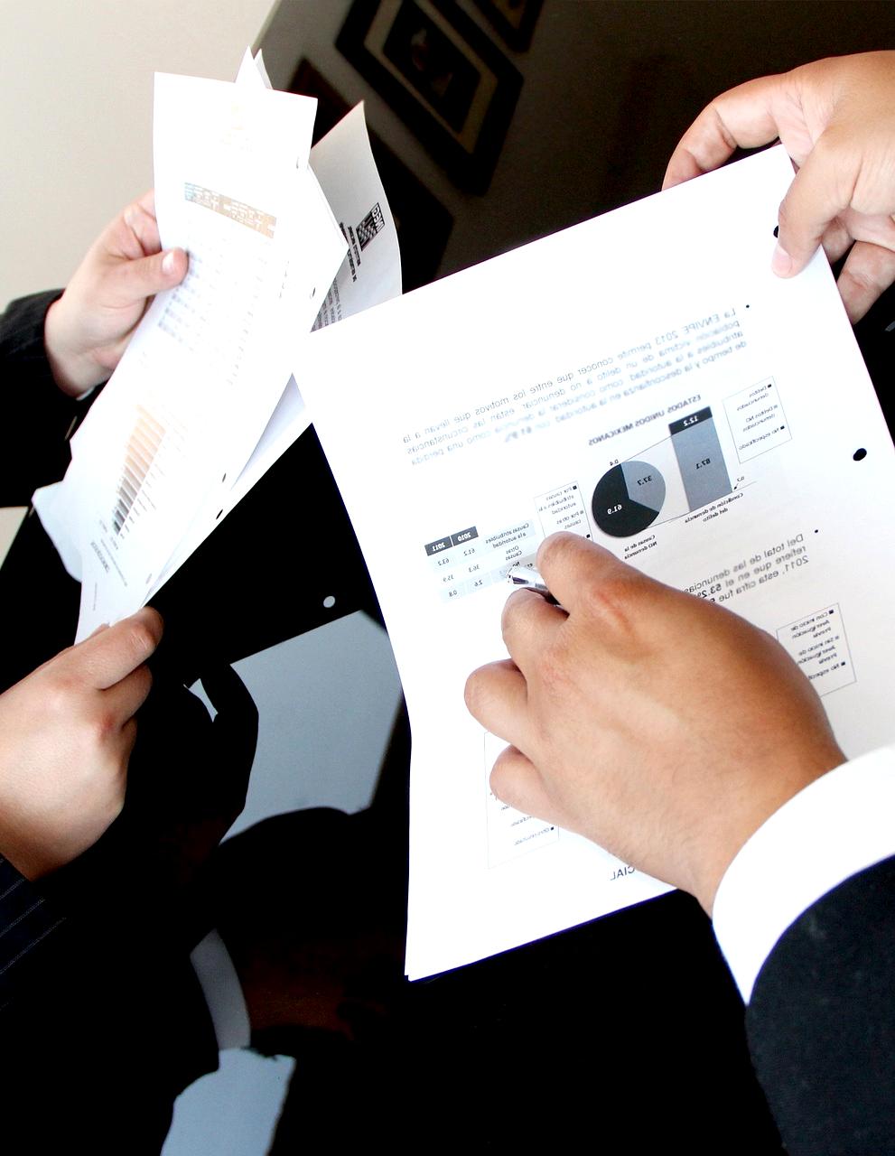 Profesjonalne doradztwo biznesowe - nowoczesne biuro z panoramicznym widokiem na miasto